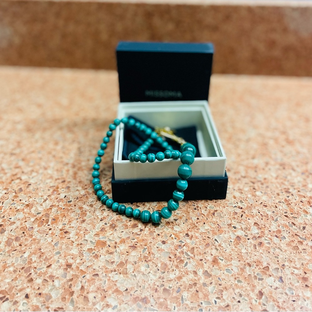 Graduated sphere T bar malachite necklace